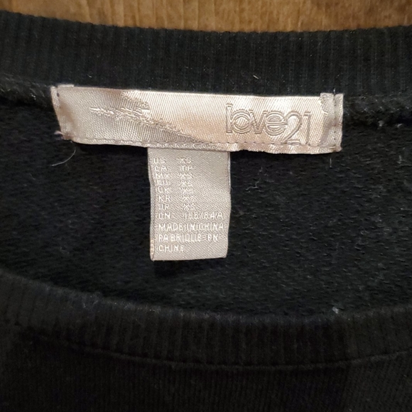 F21 Sweater with Sleeve and Body detail - Picture 3 of 3